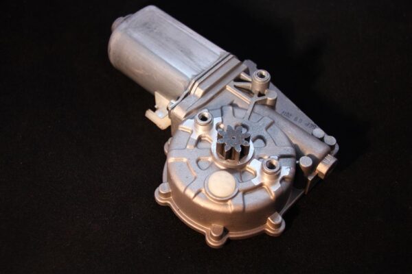Window regulator motor right 8 teeth