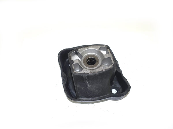 Rubber mount on the engine mount at the front left for Mercedes W123 & W126