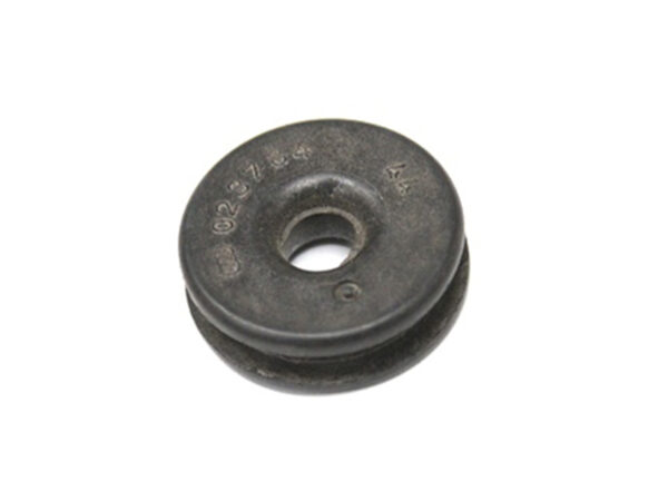 Rubber bushing for mechanical 5-speed gearbox