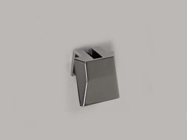 Chrome end piece at the rear of the Mercedes R107 door on the right - Image 2