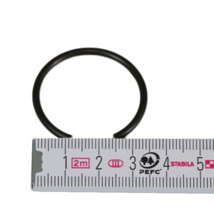 Snap ring on Mercedes W108 W110 W111 W113 thrust strut